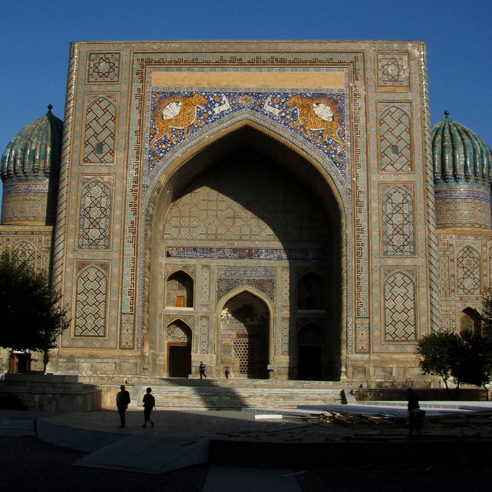 oezbekistan, entree koepel kerk.jpg